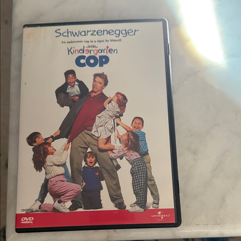 Universal Kindergarten Cop DVD - Multicolor Cover
